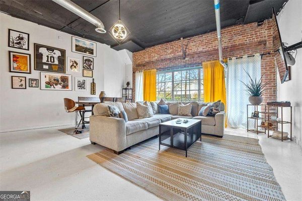 881 Memorial Drive, Atlanta