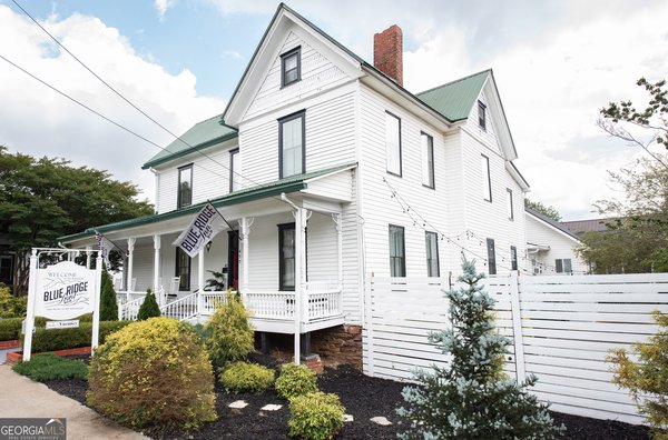 477 First Street, Blue Ridge