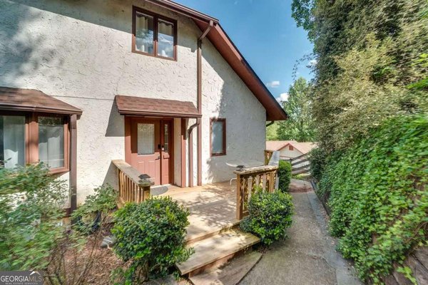 327 Brucken Strasse, Helen