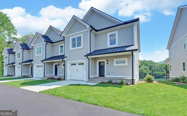 776 Main Street, Hiawassee