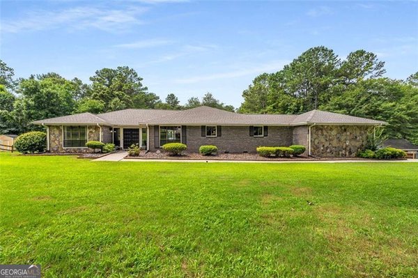 1535 PATHFINDER Way, Lilburn