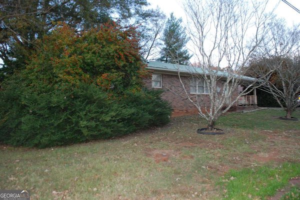 115 Wood Street, Cornelia