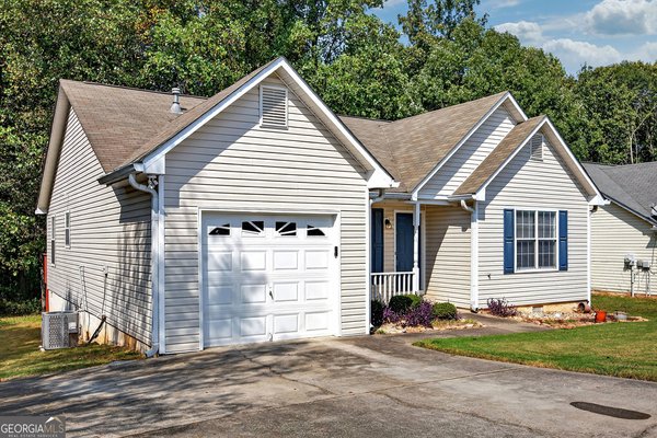 469 Village Circle, Stockbridge