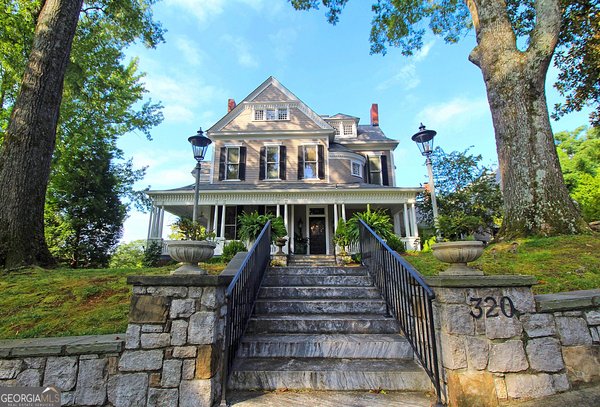 320 3rd Avenue, Rome