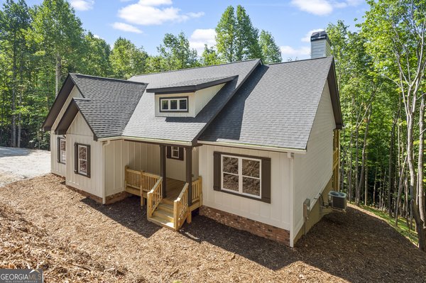 8 Hawks Nest Road, Blairsville