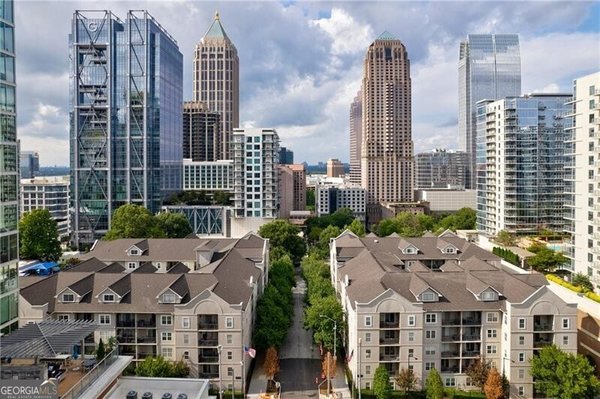 1074 Peachtree Walk, Atlanta