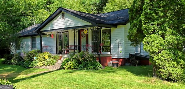 820 Ash Loop Road, Blue Ridge