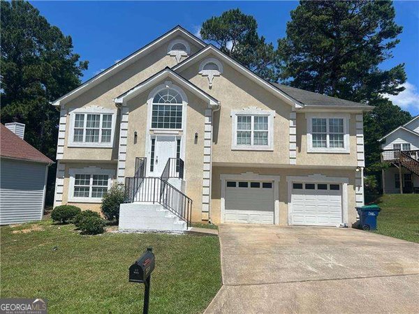 2350 Lake Royale Drive, Riverdale