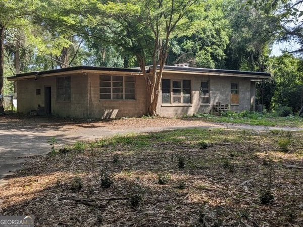 1831 Upper River Road, Macon