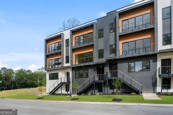 3265 Memorial Drive, Decatur