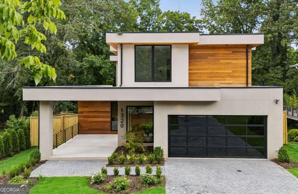 1320 Mayfair Drive, Brookhaven