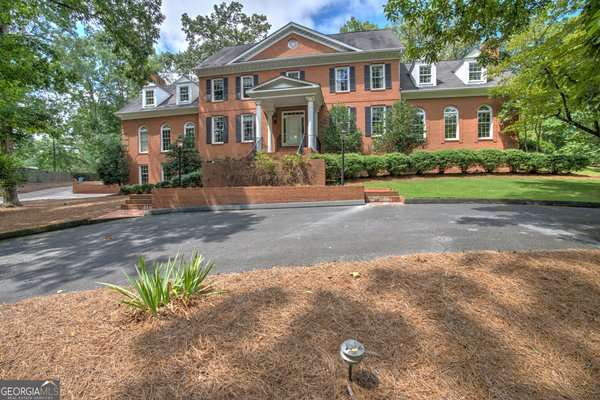 15 Ladonna Place, Rome