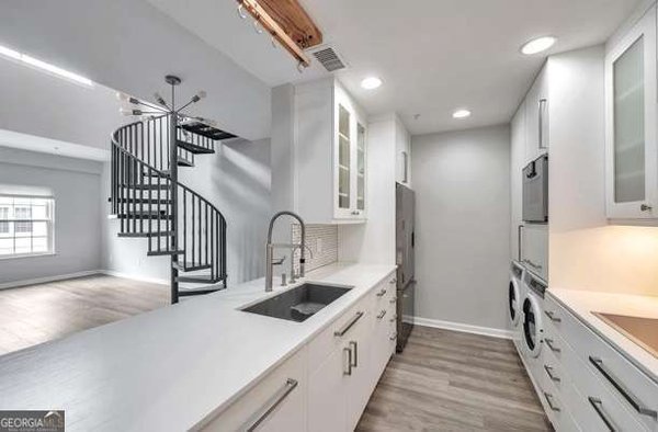 1074 Peachtree Walk, Atlanta