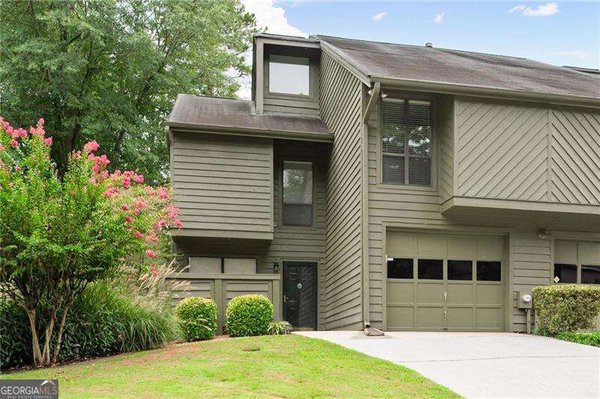 1097 Creatwood Circle, Smyrna