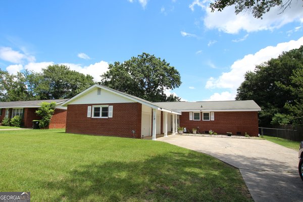 215 Kimberly Road, Warner Robins