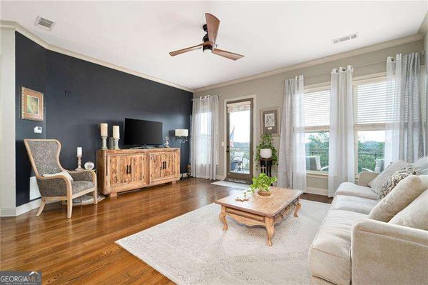 360 Chambers Street, Woodstock