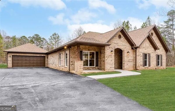 111 STEWART Avenue, Milledgeville