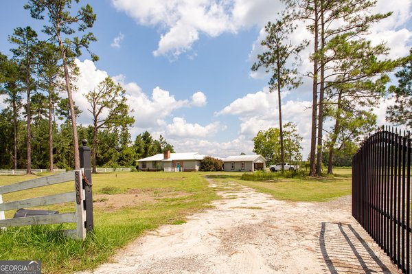 6860 Douglas Highway, Millwood