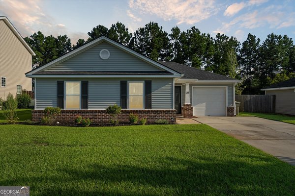 28 Twin Oaks Place, Savannah