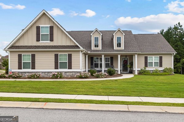 557 Lago Court, Lagrange