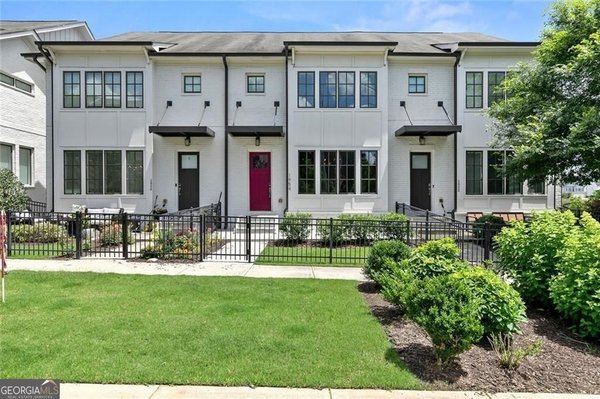 1954 Summit Trace Circle, Atlanta