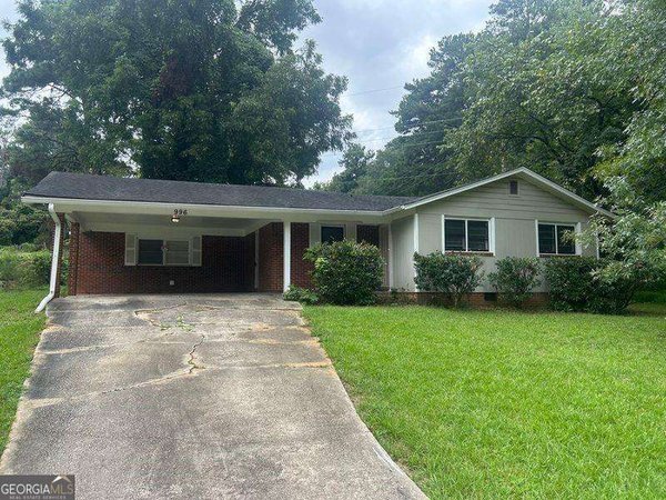996 Forest Valley Drive, Atlanta