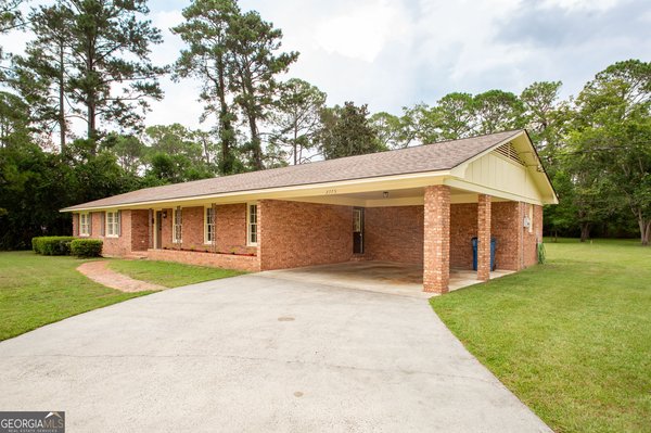 2775 Seminole Trail, Waycross