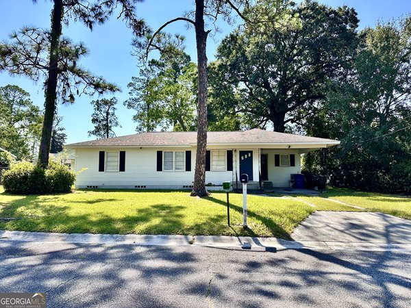 2202 Pioneer Street, Waycross