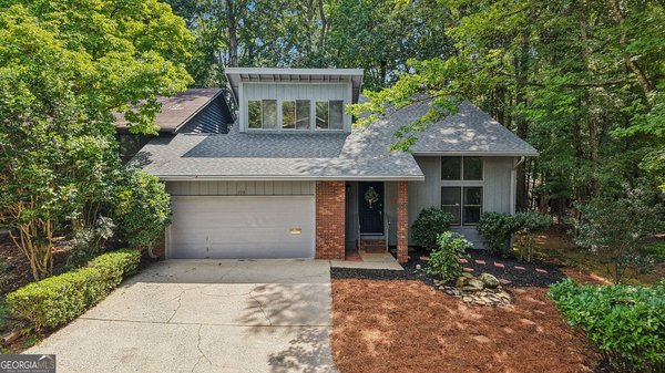 230 Lakeview Ridge, Roswell