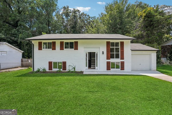 1349 Heather Circle, Riverdale