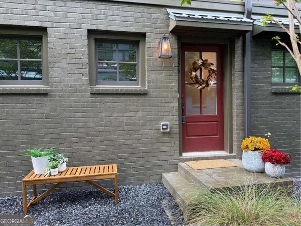 1054 Crest Circle, Atlanta