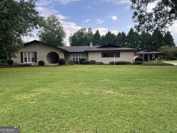 983 Cochran Highway, Eastman