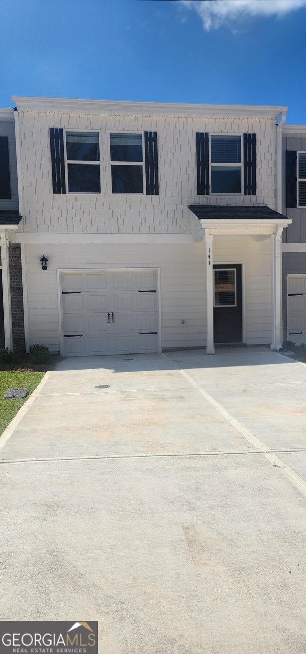 141 VILLAGE GREEN Drive, Adairsville