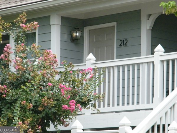 212 Abingdon Way, Sandy Springs