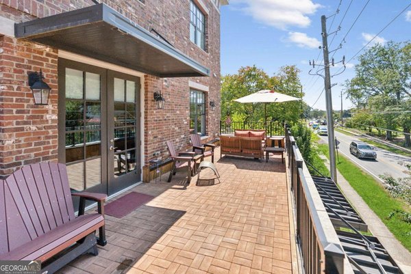 8255 Main Street, Woodstock