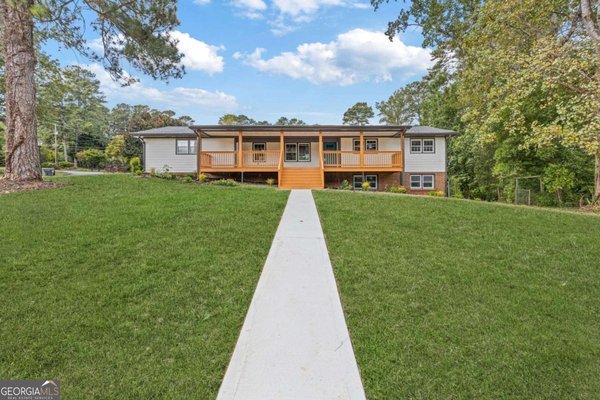 551 Briggs Circle, Lilburn