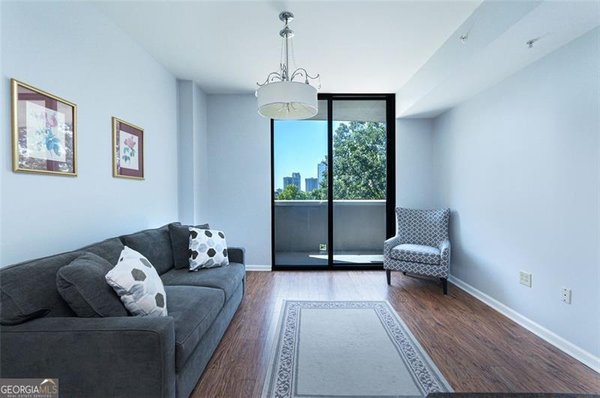 3040 PEACHTREE Road, Atlanta