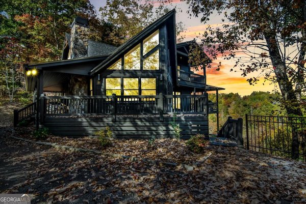 305 Skybound Road, Blue Ridge