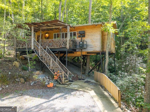 605 White Street, Hiawassee