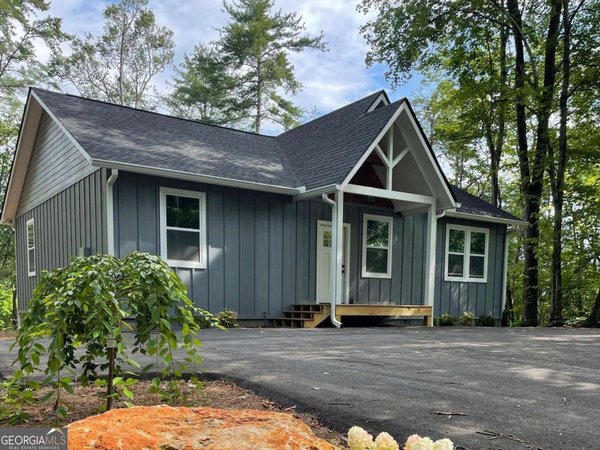 167 Travelers Lane, Clayton