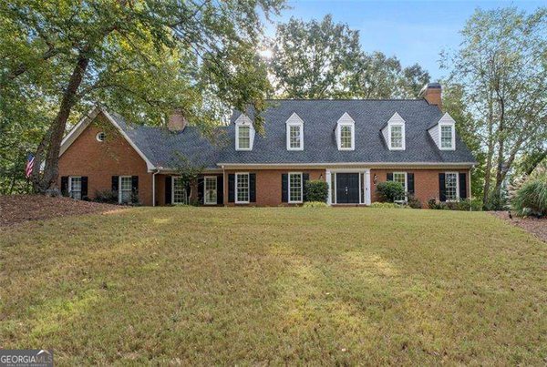 8705 River Bluff Lane, Roswell