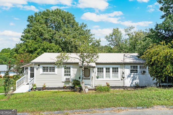 215 Wilson Street, Calhoun