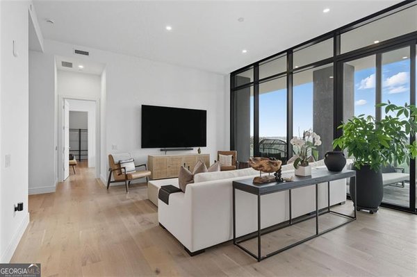 2425 PEACHTREE Road, Atlanta