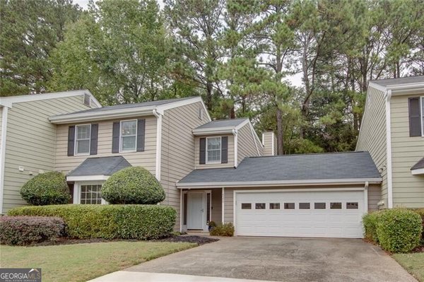 4590 VILLAGE OAKS Circle, Dunwoody
