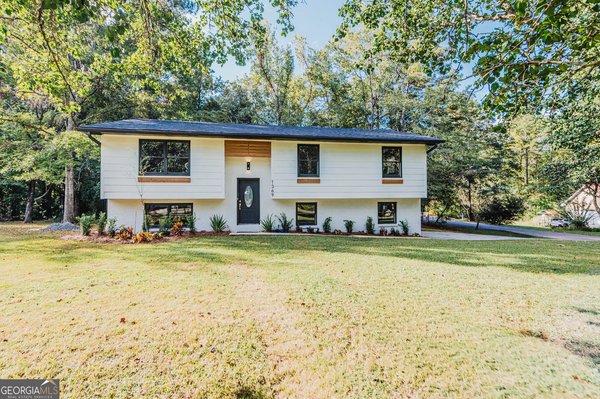 1369 King Arthur Drive, Macon