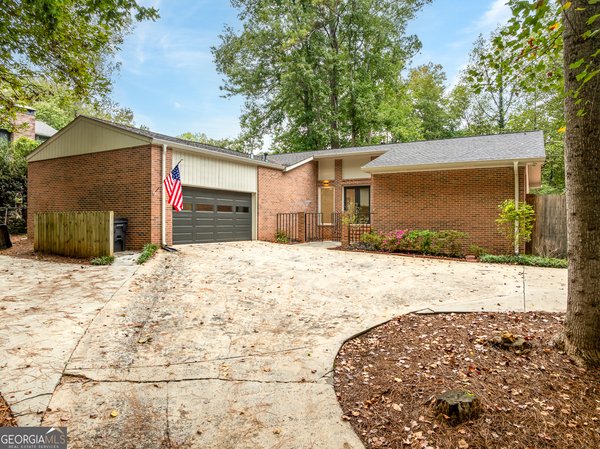 3290 Custer Lake Drive, Marietta
