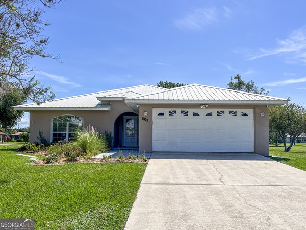 609 Limetree Drive, Sebring