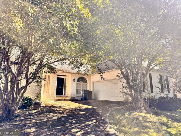 2028 Lakewood Circle, Grayson