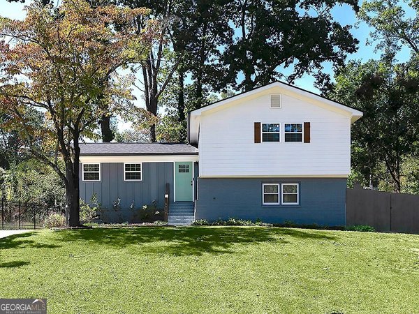 6914 Fairway Trail, Austell