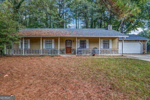 621 Blue Flag Lane, Fairburn